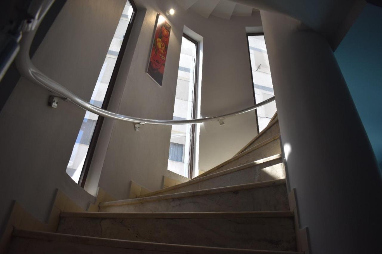 Emi Hotel 2*